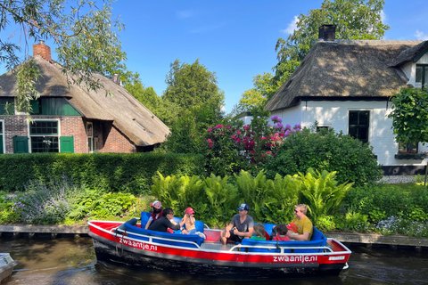 Amsterdam: Zaanse Schans and Giethoorn Guided Combo Tour
