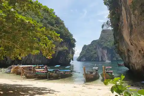 Krabi: Hong Islands - Join tour by Longtail boat