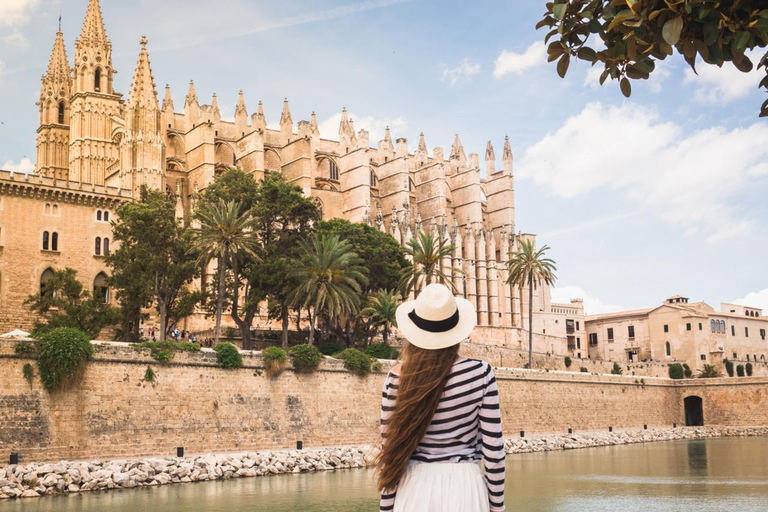 Palma: Old Town & Waterfront Private Photoshoot Ultimate: 50 photos + cinematic video reel | 90 mins