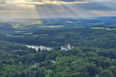 From Prague: Balloon ride with Champagne & Picnic
