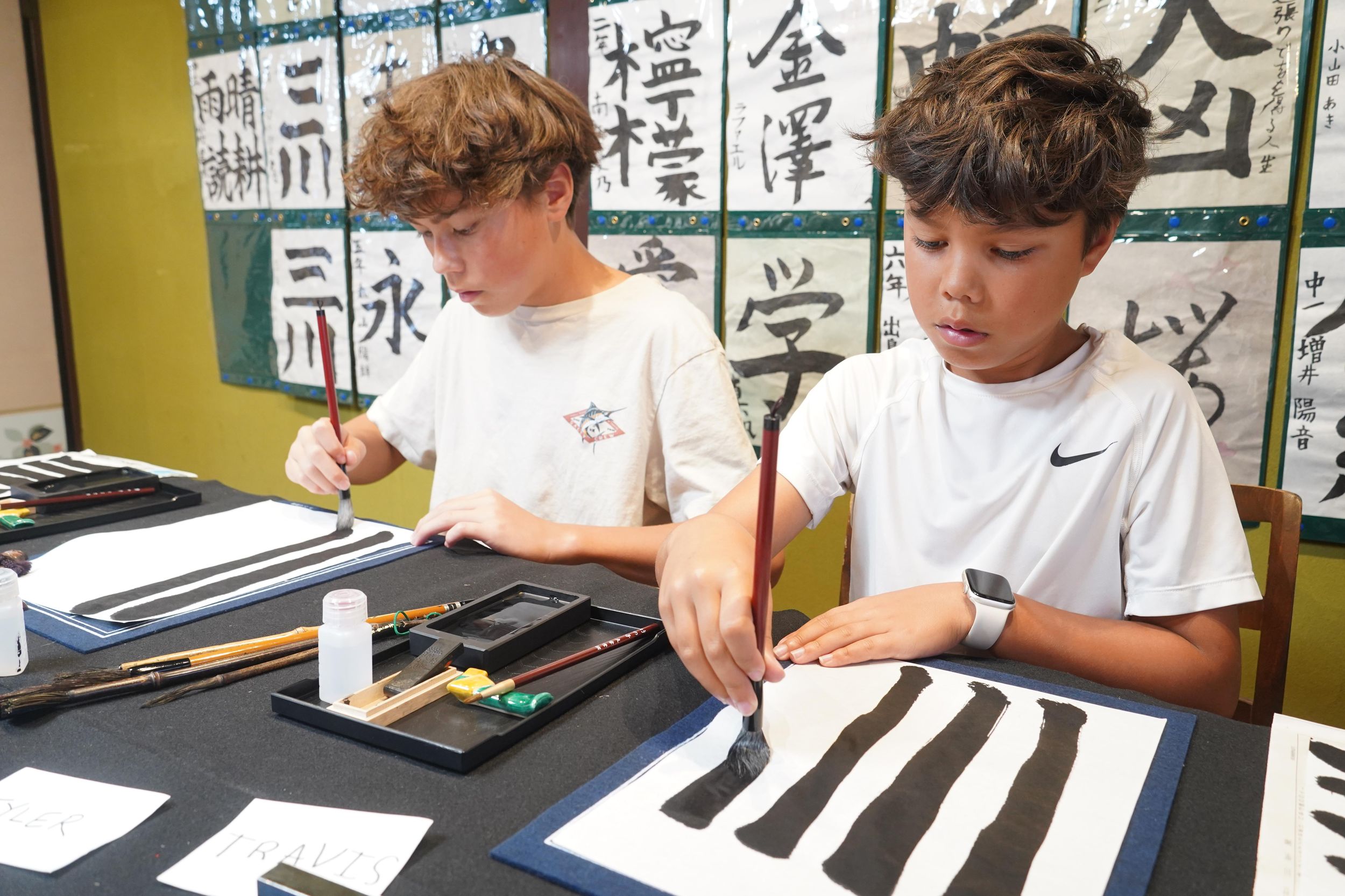 Probiere achtsame Kalligrafie in der Nähe des Ninja-Tempels von Kanazawa aus