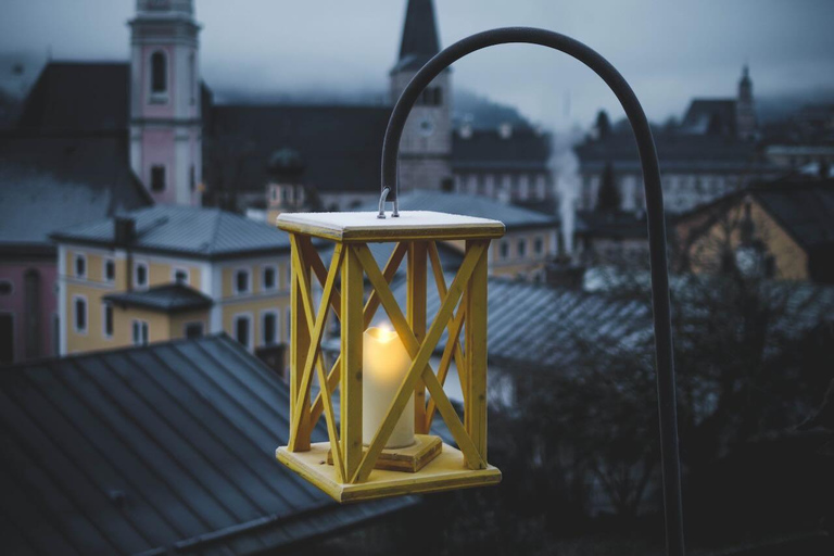 Berchtesgaden: Private Christmas Walking Tour with Drink
