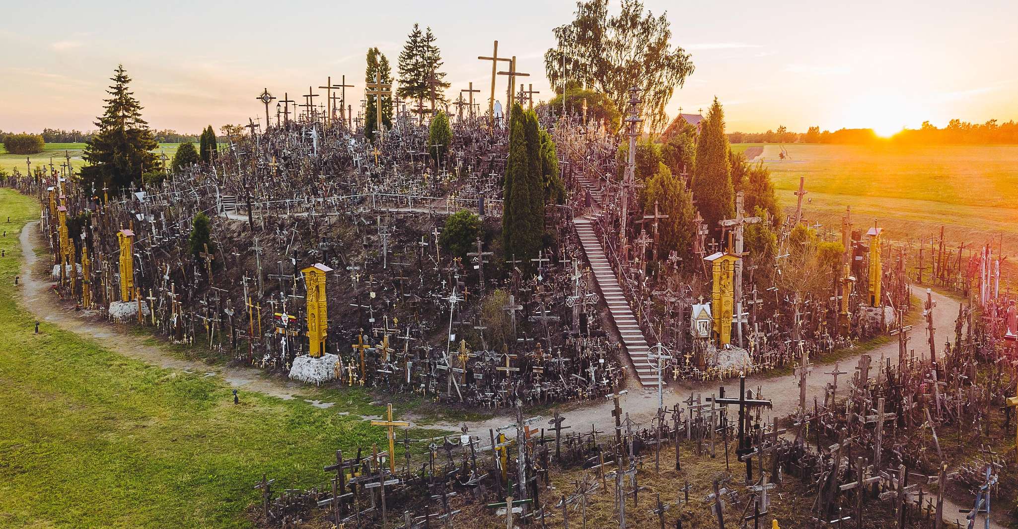 Group tour to Hill of Crosses, Rundale Palace, Bauska Castle - Housity