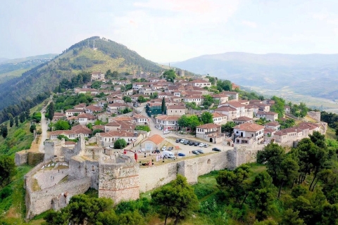 Desde Tirana: Excursión de un día a la ciudad UNESCO de Berat y al lago BelshiTour privado
