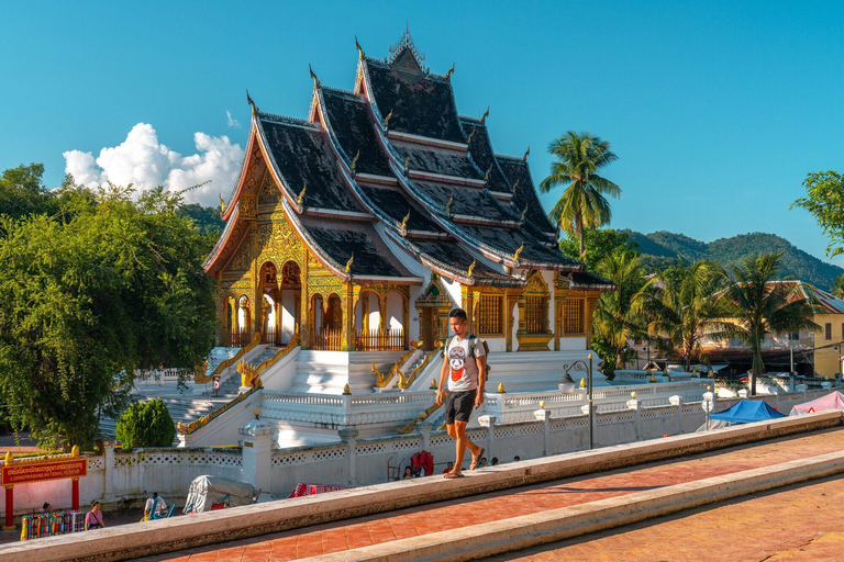 Luang Prabang: 2-Day Private Tour with Airport Transfers