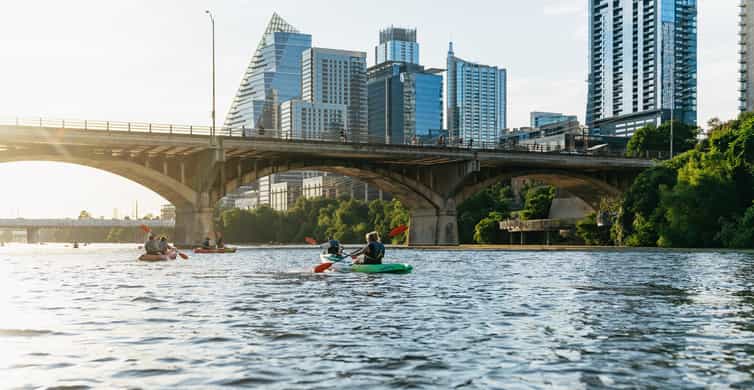 Austin: Sunset Bat Watching Kayak Tour photo 12