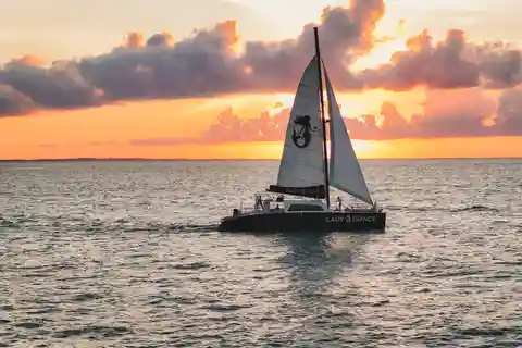 Grace Bay: Luxury Lady Grace Catamaran Sunset Sailing Tour