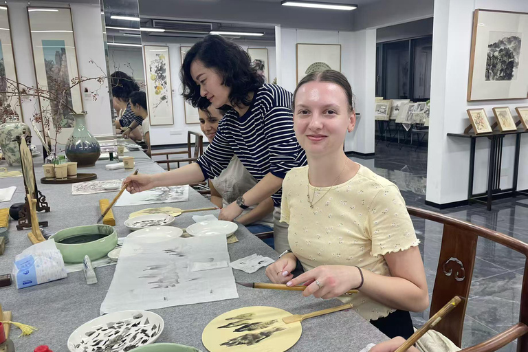 Zhangjiajie through the Brush: An Ink Painting Journey