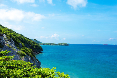 Pattaya: Koh Sichang Island Day Trip with Ferry & Guide