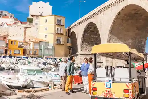 Marseille : Explorez le Quartier Historique du Panier en Tuk Tuk Électrique
