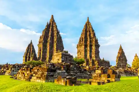 Yogyakarta: Excursão de 3 horas a Prambanan inclui serviço de busca e taxa de entrada