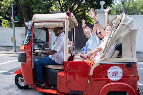 Colombo: Private Tuk-Tuk City Tour with Meal and Guide