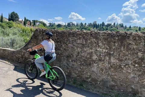 Florencia: Tour de medio día en bicicleta eléctrica por la campiña toscana con vino
