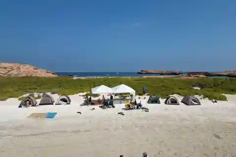 Camping to the Daymaniyat Islands with an overnight stay