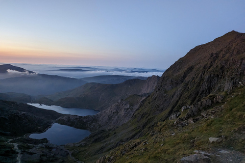 Llanberis: Bergsvandring på Snowdon/Yr Wyddfa i soluppgångenLlanberis: Vandring på Snowdon/Yr Wyddfa i soluppgången