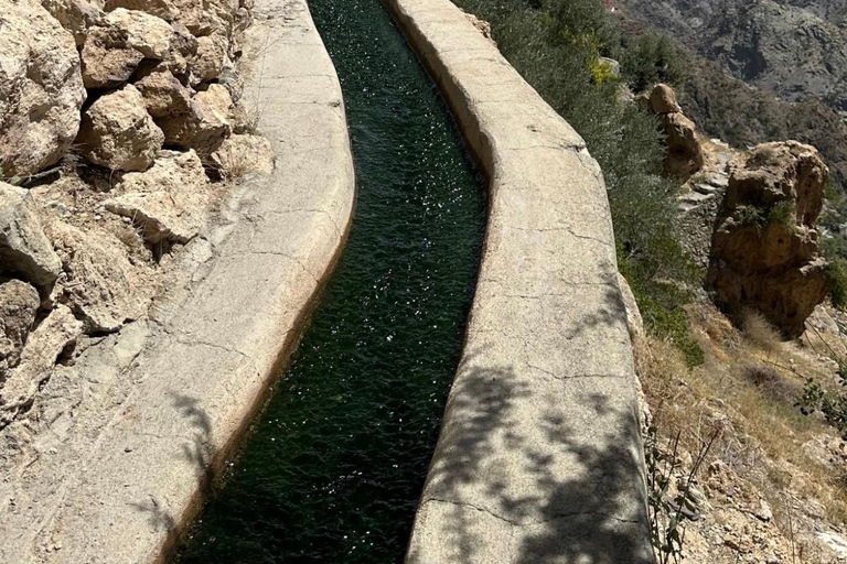 From Muscat: Nizwa & Jabal Akhdar with Multilingual Guide