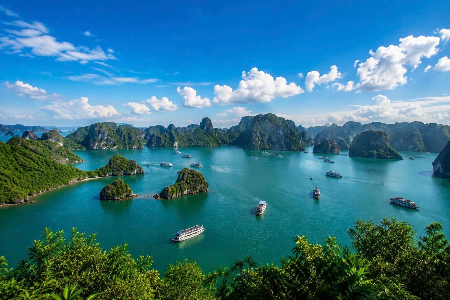 Hanoi: Halong-Bucht-Tagestour – Kajakfahren, Höhle & Titop-Insel