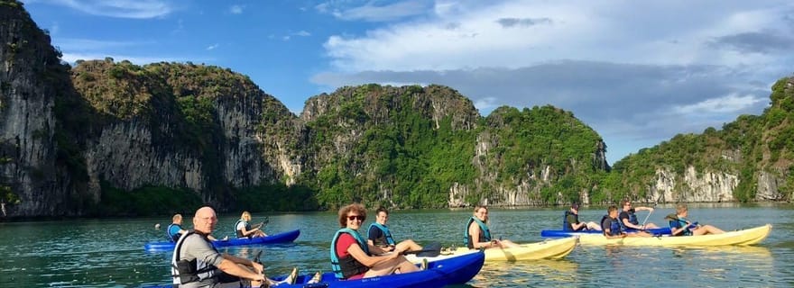 Depuis Hanoi : Baie d'Halong, Sung Sot, île de Titop et grotte de Luon