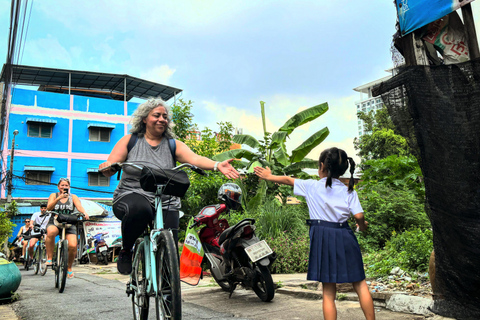 Bangkok: Passeio de bicicleta pelas ruas secundárias e joias escondidasOpção padrão de 3 horas