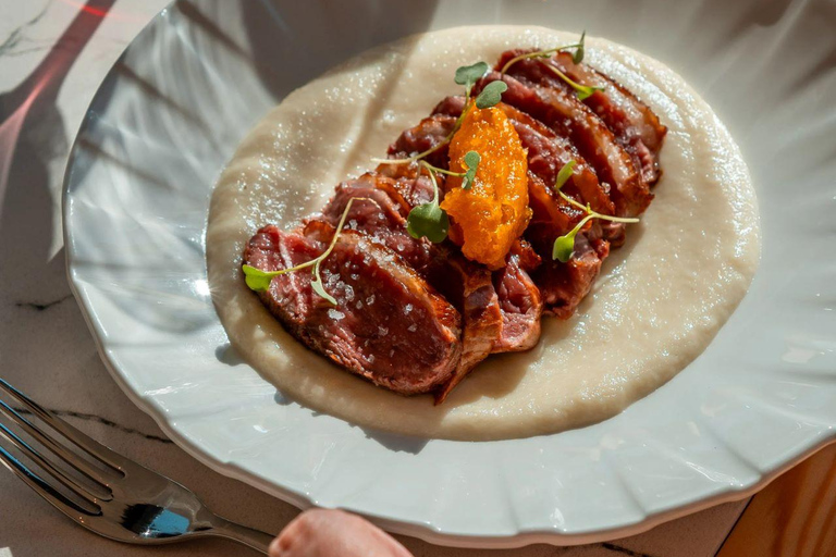 Porto: A la carte lunch + Douro River cruise Porto: À la carte lunch + Douro River cruise