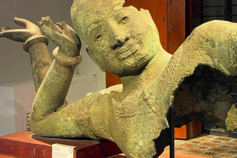 Ho Chi Minh City: Phnom Penh Day Trip with Lunch With English-Speaking Guide and with Lunch