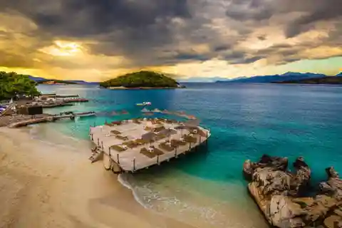 Von Tirana/Durrës: Saranda, Blue Eye und Ksamil Tour