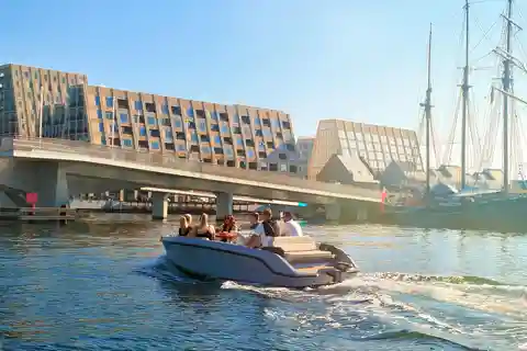 Copenhagen: 1 or 2-Hour Canal Tour in Silent Electric Boats