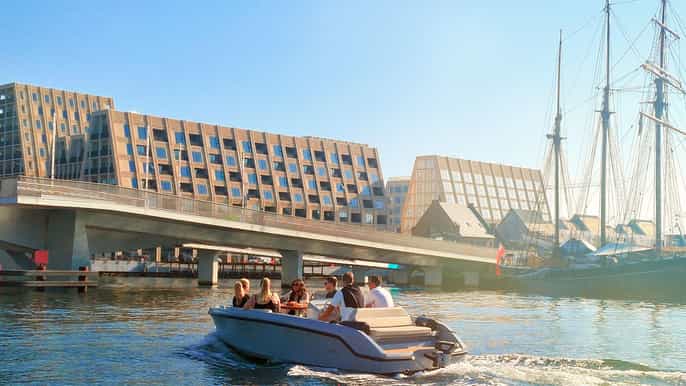 Copenhagen: 1 or 2-Hour Canal Tour in Silent Electric Boats
