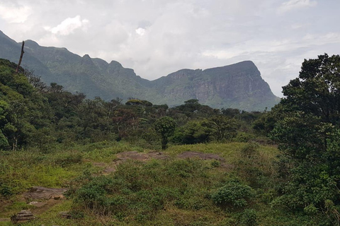纳克尔斯峰探险和希洛亚村露营 2 日游