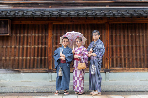 Kanazawa: Private Tour with Photographer and Photoshoot Kanazawa: Private Tour with Photographer - Half Day