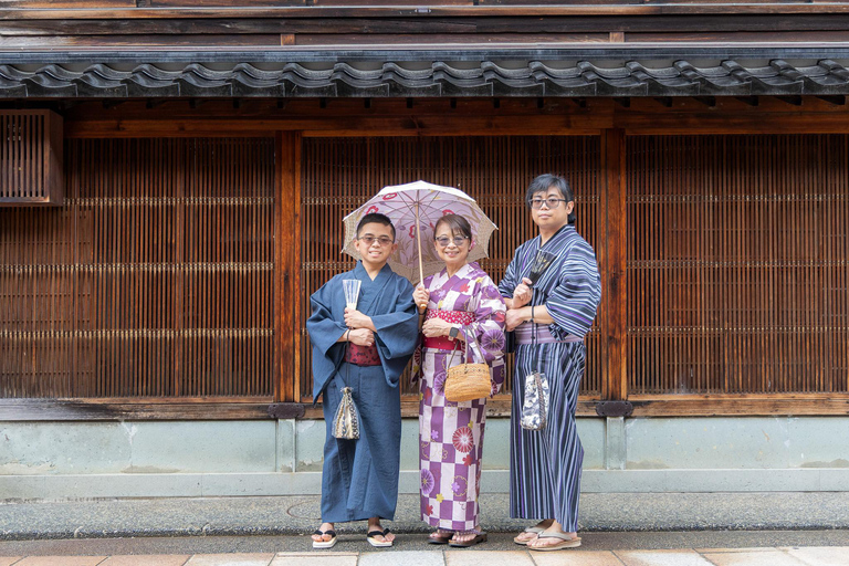 Kanazawa: Private Tour with Photographer and Photoshoot Kanazawa: Private Tour with Photographer - Half Day