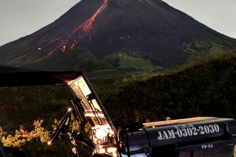 Yogyakarta: Merapi Lava View with Jeep Night Tour & campfire