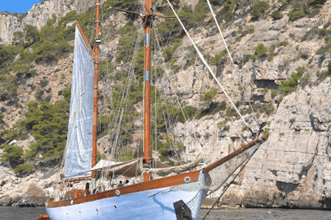 Brunch en mer dans l&#039;archipel des FrioulBrunch en mer dans l&#039;archipel du Frioul