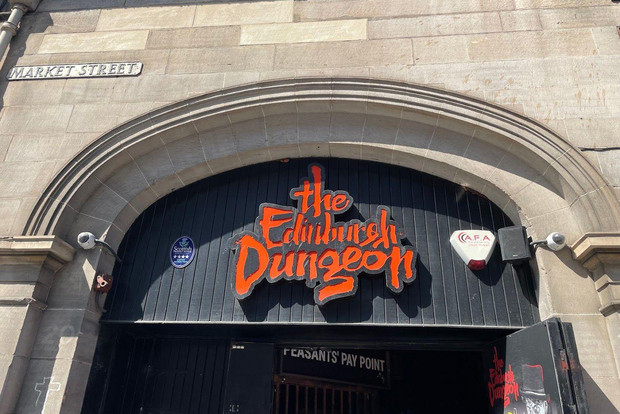 Edimburgo: biglietto per l'Edinburgh Dungeon e audiotour della città