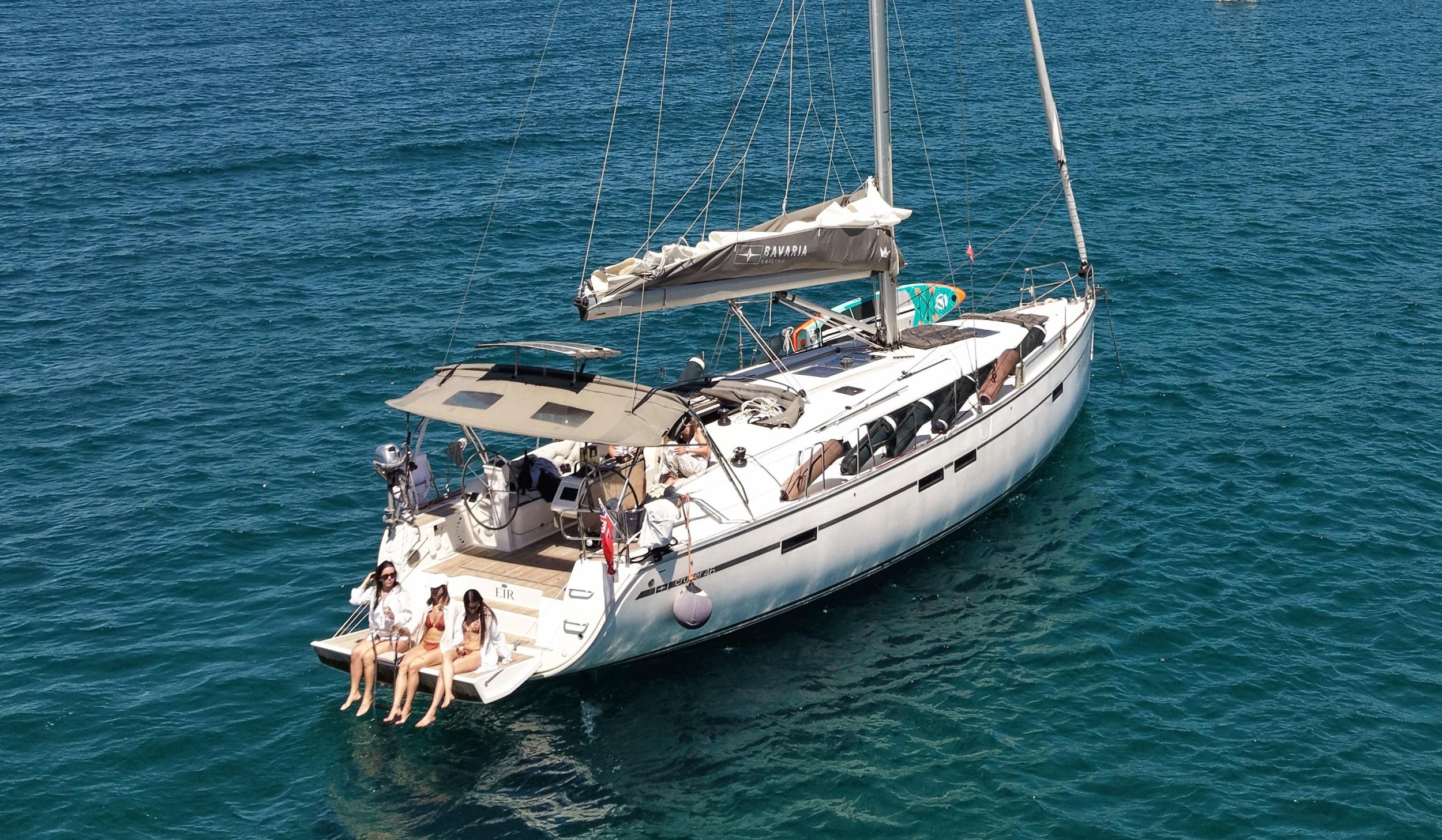 Insel Elba: Segeltour mit Mittagessen und Schwimmpausen