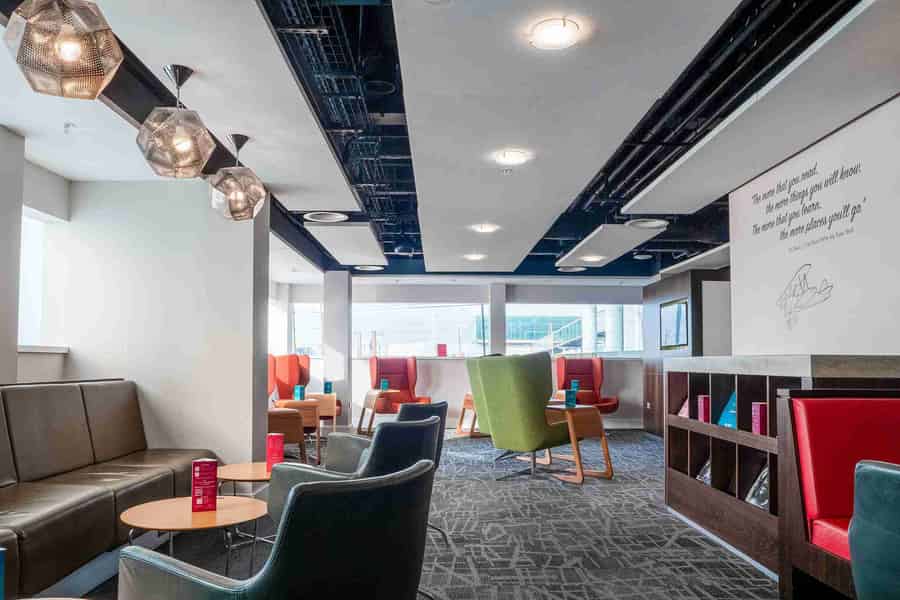 Flughafen London Stansted (STN): Zugang zur Escape Lounge. Foto: GetYourGuide Flughafen London Stansted (STN): Zugang zur Escape Lounge. Foto: GetYourGuide