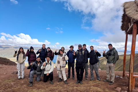 From Cusco: Pallay Poncho Easy Hike with Lunch Pallay Poncho Easy Hiking Adventure—No Crowds (Group Tour)