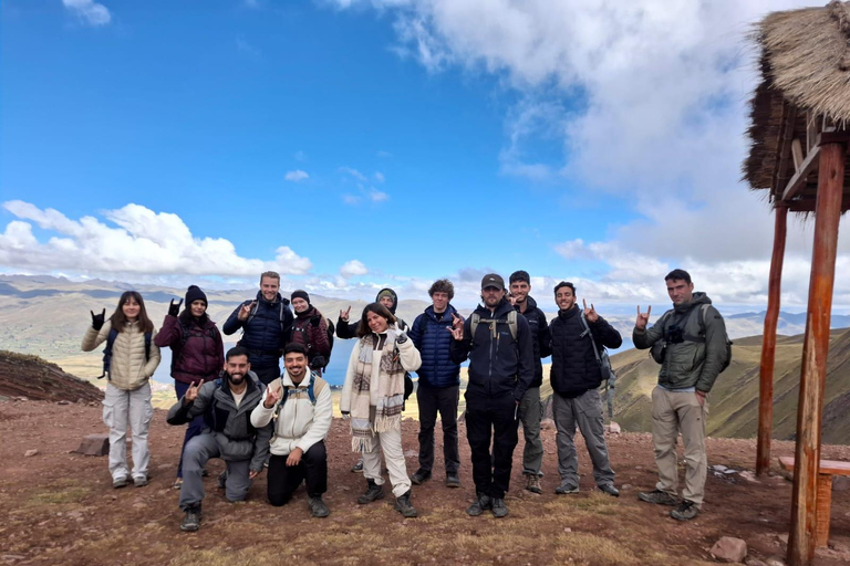 From Cusco: Pallay Poncho Easy Hike with Lunch Pallay Poncho Easy Hiking Adventure—No Crowds (Group Tour)