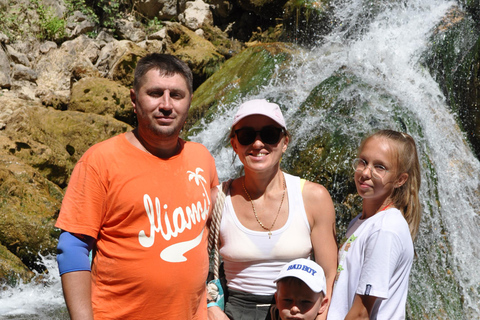 إطلالة على وادي ساباديري والجبل في ألانيا مع السباحةوادي ساباديري في ألانيا