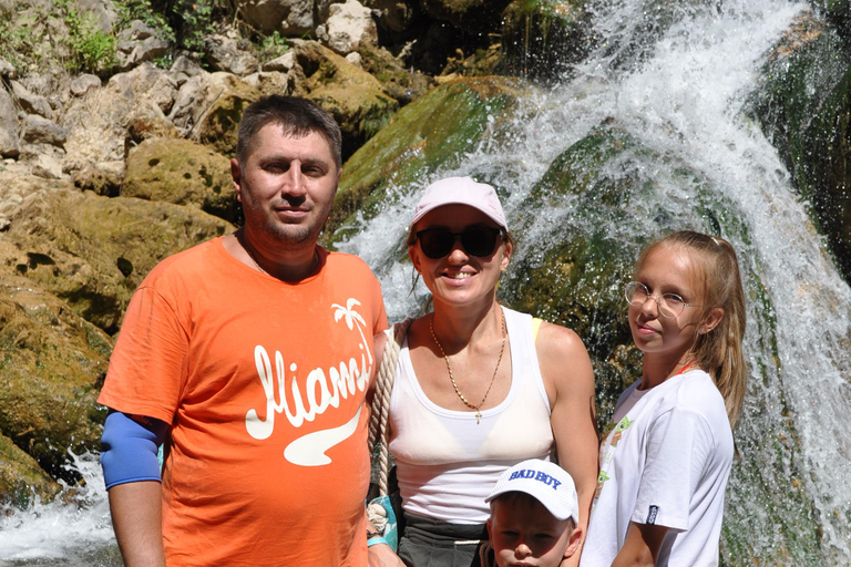 إطلالة على وادي ساباديري والجبل في ألانيا مع السباحةوادي ساباديري في ألانيا