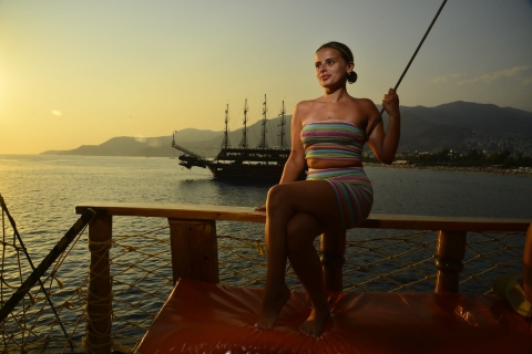 Alanya : excursion en bateau pirate avec option coucher de soleil et boissons illimitéesExcursion d'une journée avec rencontre (pas de ramassage) et boissons non alcoolisées illimitées