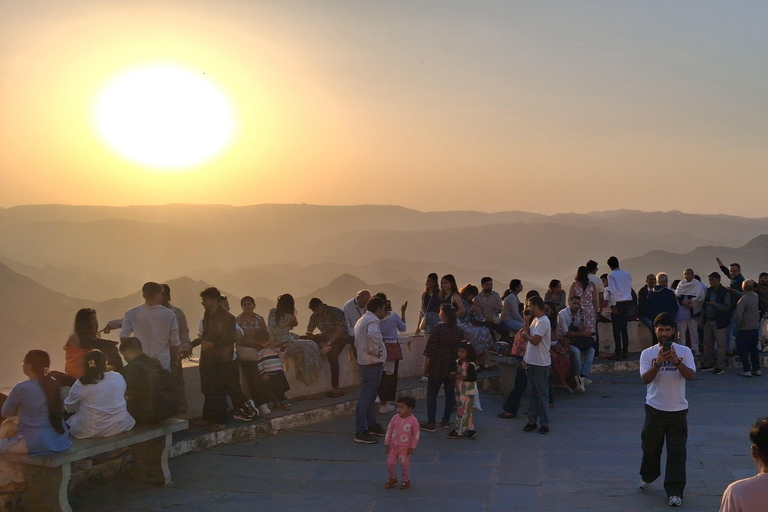 Monsoon Palace visit with Hotel Pickup-dropoff All Inclusive Guided Hiking at Monsoon Palace with Lunch