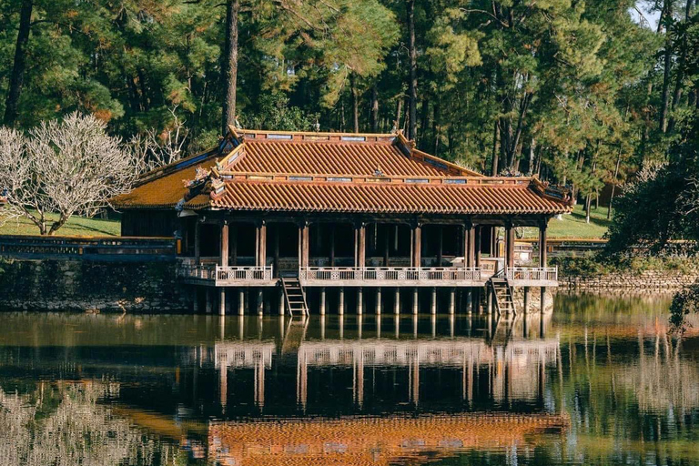 Hue:Places Highlights Dagsutflykt med engelsktalande chaufförDu kan välja att besöka 5 destinationer