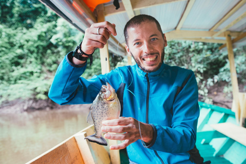 Puerto Maldonado: Lake Yacumama Piranha Fishing Tour