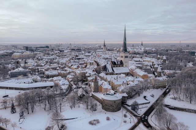 Visit Tallinn Winter Bike Tour with Coffee Stop in Tallin