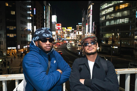 Tokyo: Shinjuku Neon Night Photo Tour