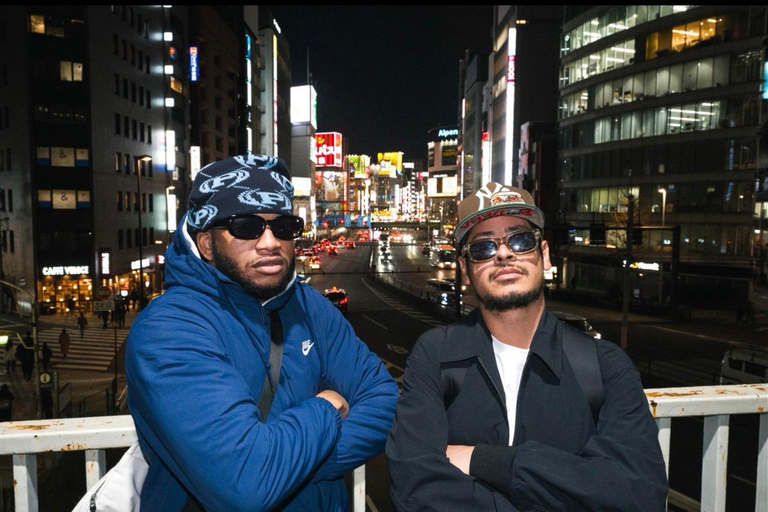 Tokyo: Shinjuku Neon Night Photo Tour