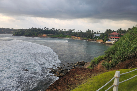 Waligama: Cliff Sunset Dining Experience + Wine