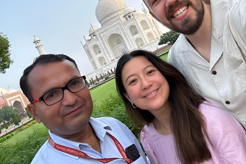 Viaje Privado en Coche el Mismo Día a Agra y Mathura VrindavanCoche AC + Guía + Entrada al Monumento