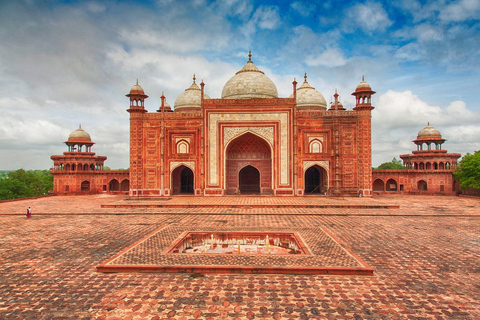 From New Delhi: Private Tour to Taj Mahal and Agra Fort Private Tour with Driver, Car, Entry Tickets, Lunch & Guide